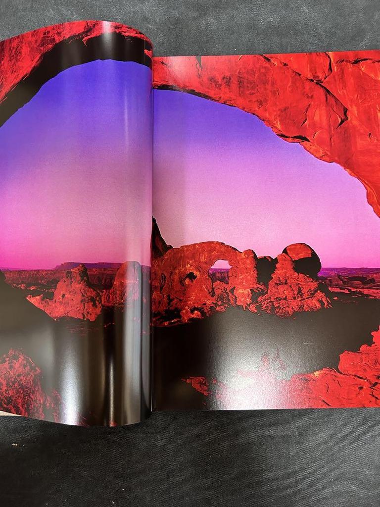 [USED] Signed book, price 28,000 yen. The original landscape of the gods, a collection of works by Yoshikazu Shirakawa.