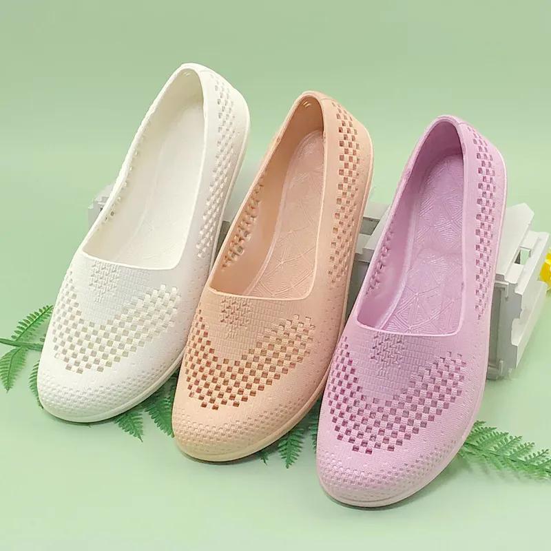 WTEMPO Schwarze Atmungsaktive Flache Schuhe mit Aussparungen, Dickem Absatz und Rutschfester Sohle, Lässige Frühling-Sommer Schuhe für Damen in Großen Größen, Vielseitige Einzelne Arbeits-Slipper