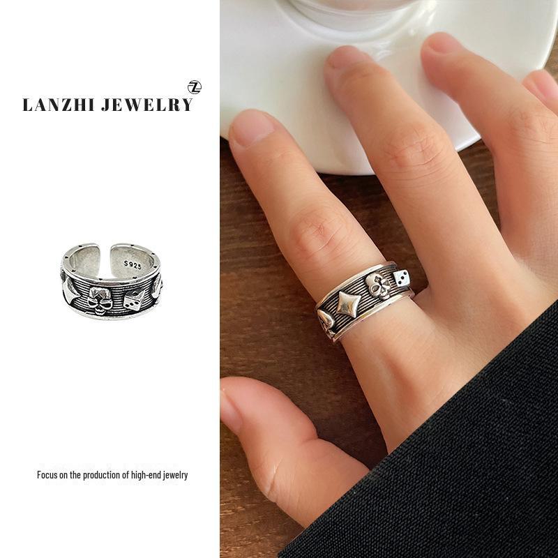 Silberner Totenkopfring: Stilvoller, langlebiger und einzigartiger Schmuck im offenen Stil für Frauen