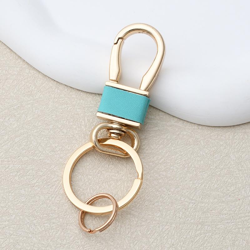 Breloc din piele în culoarea macaron cu cataramă de talie - Accesoriu auto personalizat și cadou mic