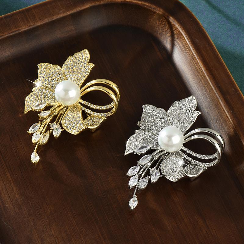 Luxury Rhinestone Flowers Imitation Pearl Brooches Women Sparkling Zircon Bowknot Brooch Pin Scarf Coat Suit Accessories Jewelry