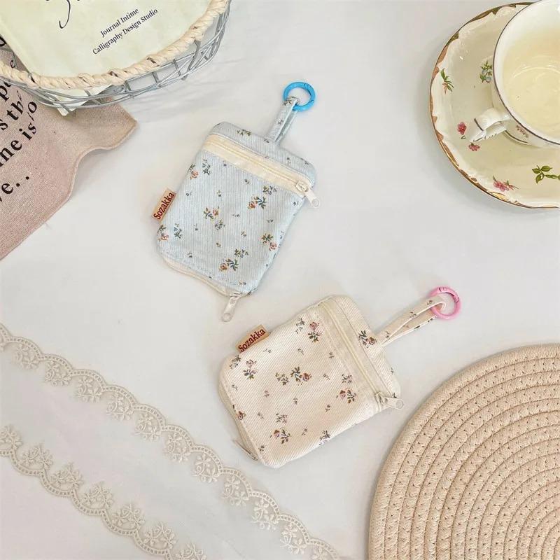 Ins Floral Kpop Photocard Holder with Carabiner Floral Print Earphone Key Holder for Girl Small Organizer Bag for Daily Travel
