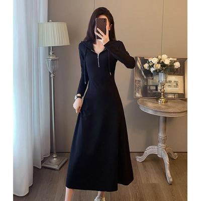 Hepburn-Style Little Black Dress: Half-Open Collar, Zipper, Cinched Waist, Elegant and Slimming for Autumn/Winter