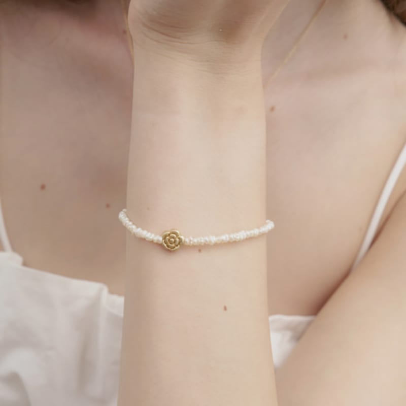 Next Natural Pearl Rose Bracelet