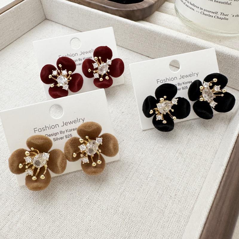 Retro Flocked Flower Zirconia Stud Earrings - Exquisite Design for Versatile Wear