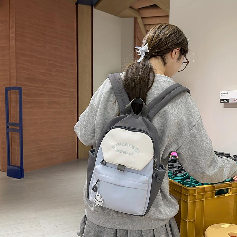 Женский рюкзак большой вместимости с цветными блоками для путешествий — фото 20