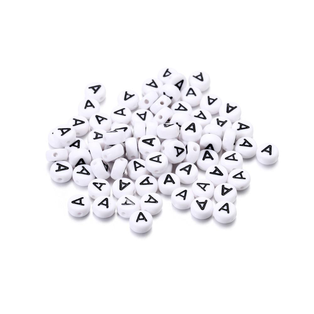 Bílé kulaté korálky s černými písmeny – sada 26 písmen pro vlastní výrobu náhrdelníků a řetízků na telefon