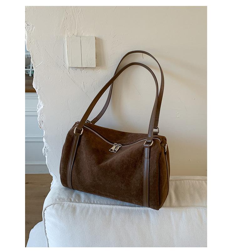 Women's matte retro shoulder messenger bag, new large-capacity tote bag, new work commuter armpit bag