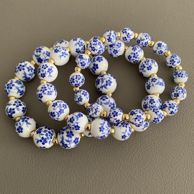 Modisches Blau Weiß Keramik Schleife Anhänger Armband für Damen Vintage Elastisch Handgefertigt Perlen Charm Armband Hand Armreif Schmuck