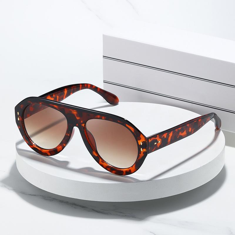 Retro Cat-Eye Sunglasses for Women - High-End, Face-Slimming Street Style, 2026 Trend, UV Protection