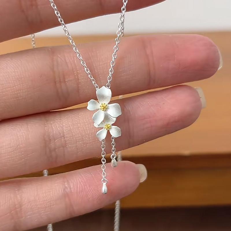 

Women Elegant Zircon Irregular Flower Chain Necklace Fashion Silver Color Pendant Necklace Choker Female Party Jewelry Girls Gifts
