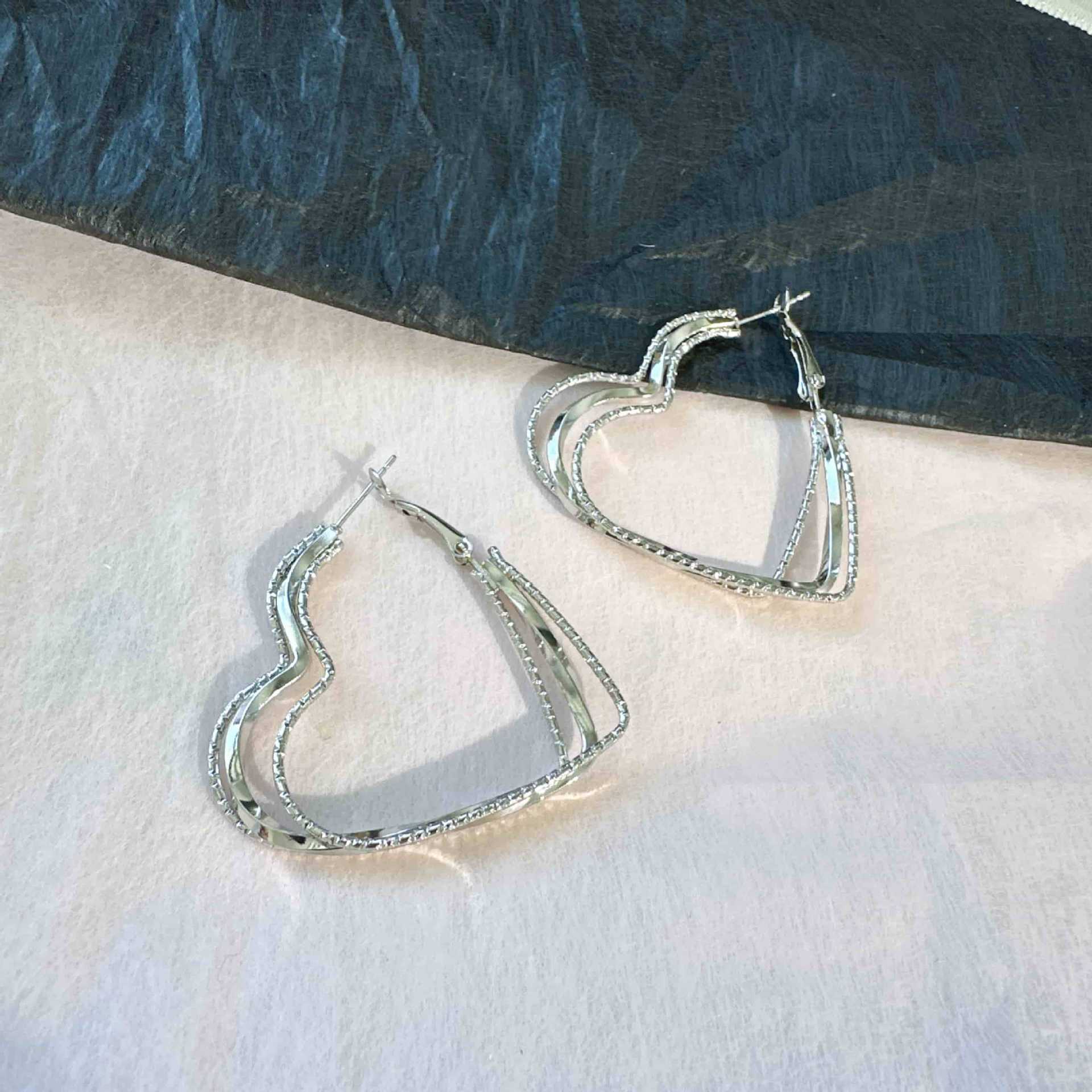 Модные винтажные преувеличенные полые серебристые серьги-кольца в форме сердца для женщин и девочек, эстетичные украшения для пирсинга уха, подарки серебряный