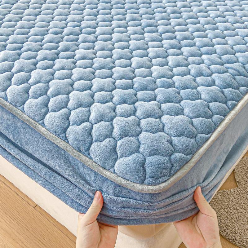 Thickened Milk Fleece Laminated Cotton Bed Hat Three-piece Household Mattress Non-slip Bed Cover Simmons All-package Protection Cover