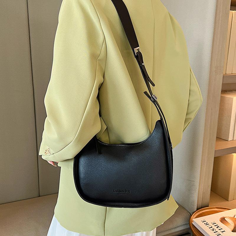 Spring texture bag women's 2025 new fashion simple casual large capacity shoulder bag solid color messenger bag