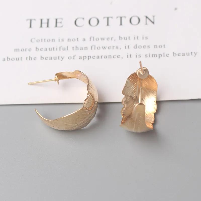 Metal Feather Women's Stud Earrings Gold Color C-shaped Earrings for Female Unusual Earrings Bijoux Femme Fashion Jewelry