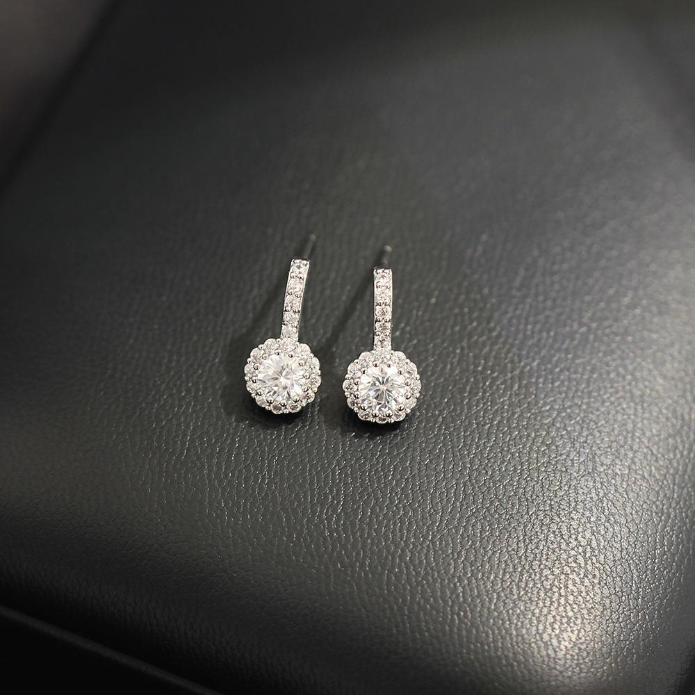 

Korean version of the star with the same small inlaid stone imitation diamond six-color stud earrings 925 silver needle versatile temperament multi-c