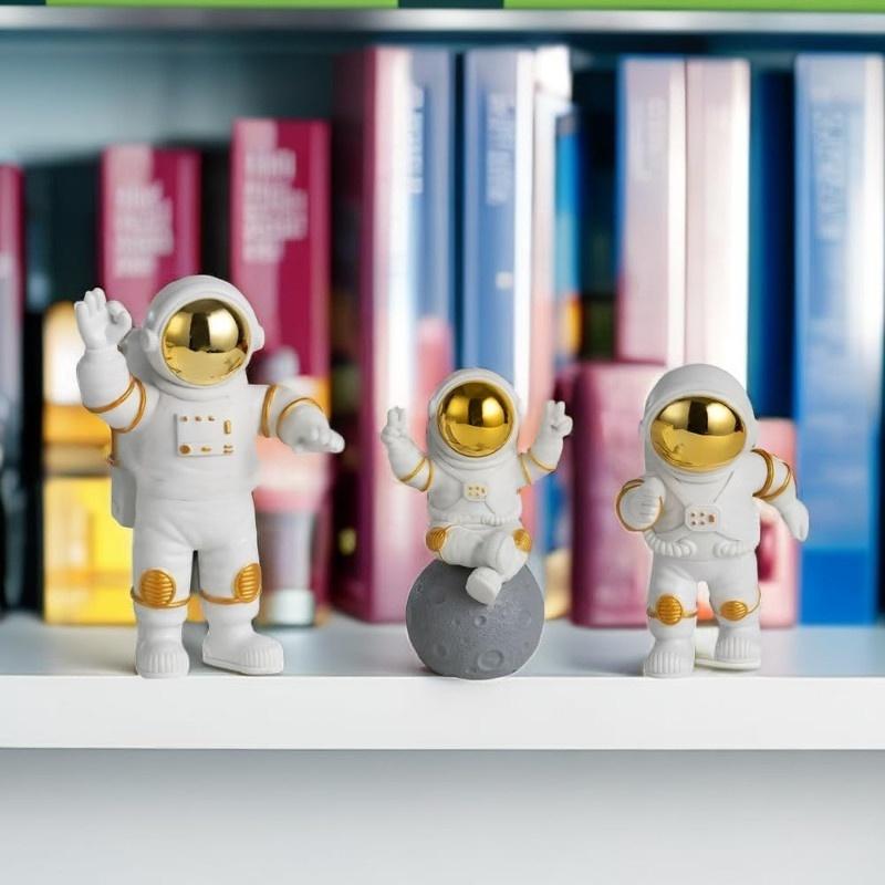 1-4PCS Astronaut Figure Toy Desktop Ornaments Resin Outer Space Birthday Cake Dolls Spaceman Model for Kids Funny Gift