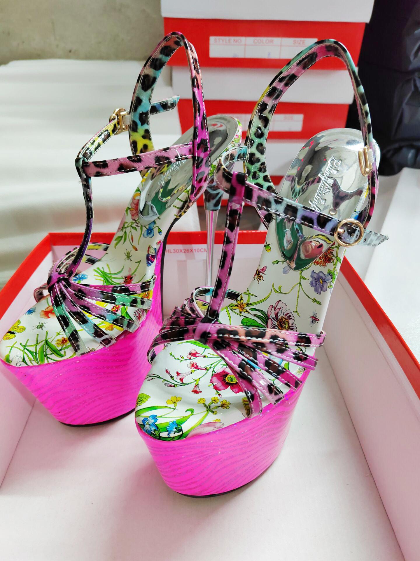 

One shoe новые 22 см стальной каблук зеленая пряжка шпилька большой размер модные босоножки женская обувь 50