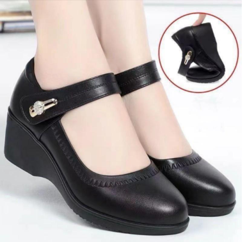 Women's Spring/Autumn Simple Soft-Soled PU Leather Shoes Mom's Non-Slip Wedge Heel Elegant Single Shoes