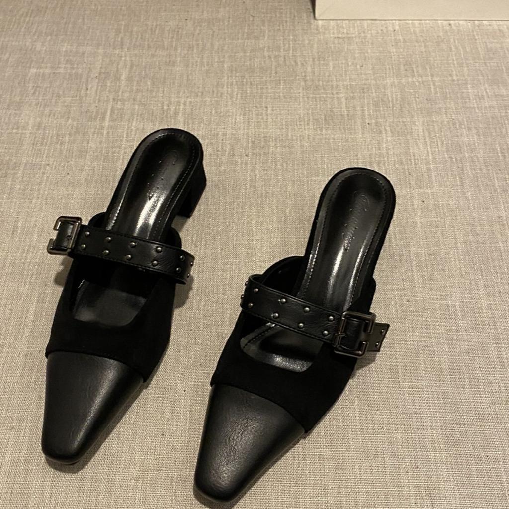 2025 Spring and Summer New Fashion Internet Celebrity Catwalk Retro Black Rivet Square Head High Heel Sandals Women's Half Drag Outside
