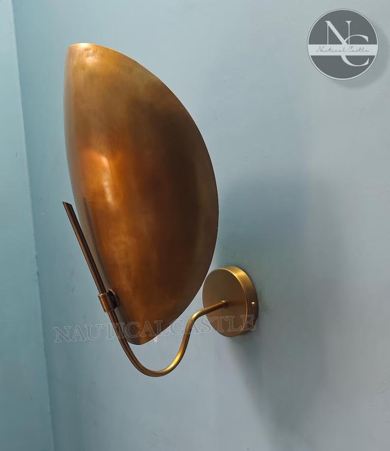 

Пара настінних бра з необробленої латуні середини століття: Ручна робота Світильник Супутник золотий