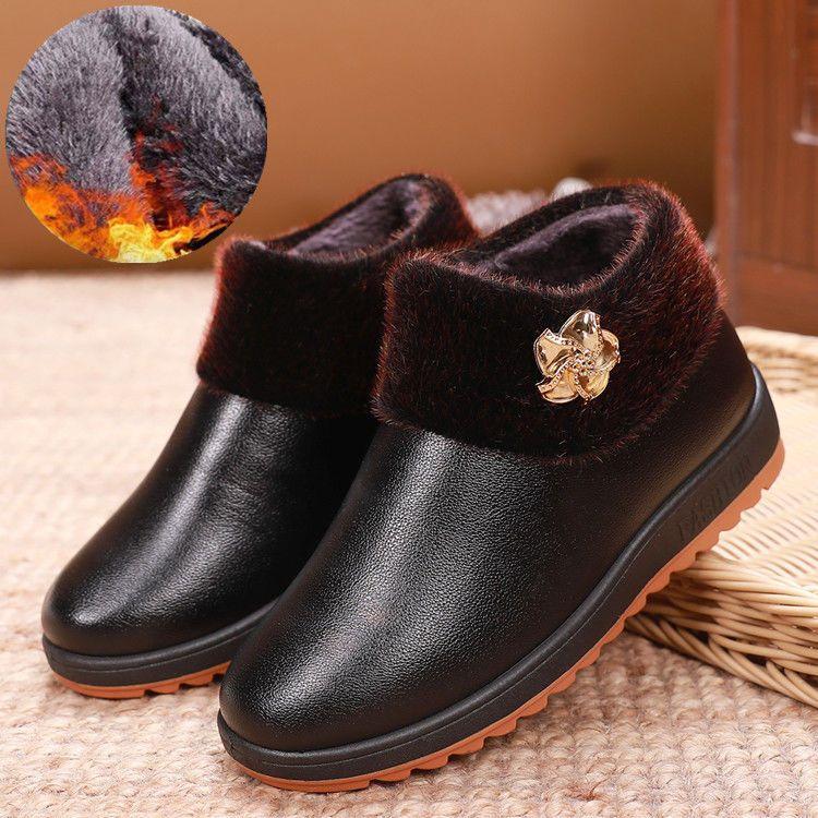 Chaussures pour femmes Bottes chaudes Bottes d'hiver à semelles épaisses Bottes antidérapantes imperméables Chaussures à semelles souples Plus Chaussures en cuir antidérapantes en velours pour personnes âgées Bottes de neige