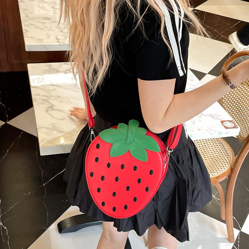 Summer New Bag Embroidered Strawberry Crossbody Bag Personalized Single Shoulder Cute Cartoon Girl s Small Bag красный