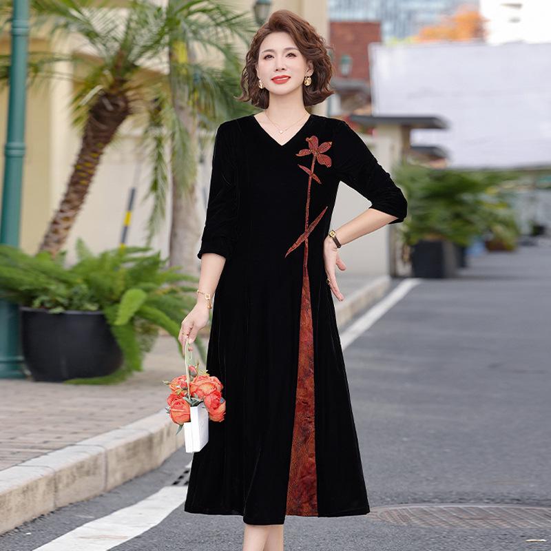 

Elegant Retro Qipao Dress for Spring - New Seven-Sleeve Design, Age-Reducing Style 3XL (120-135 jin) красный