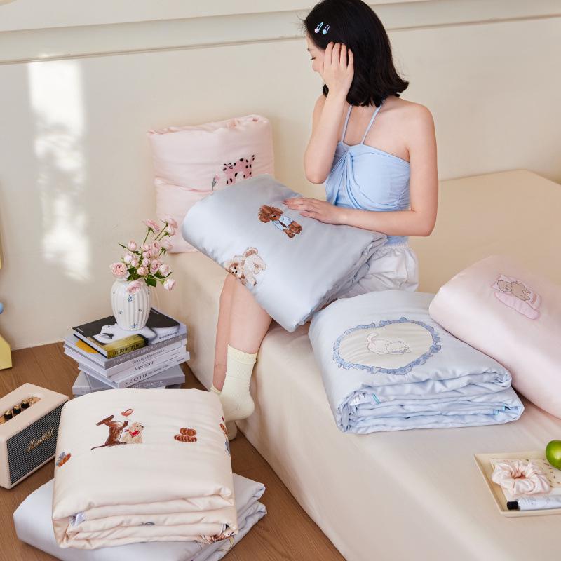 Lan Jing Tencel Lyocell Silky Summer Quilt Set - Four Pieces, Thin, Washable, Ideal for Air Conditioned Rooms