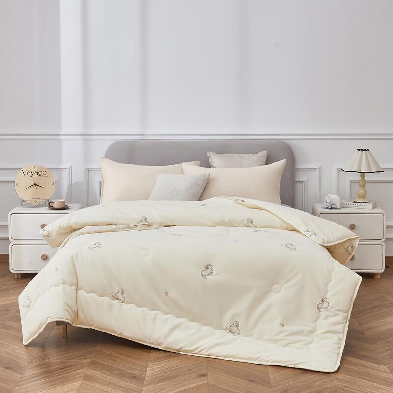 PLAYBOY Snowfield Wool Quilt