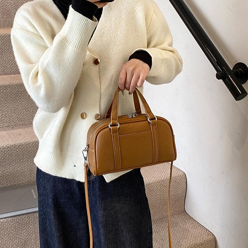 Retro High-end Handbag Women's 2025 Autumn and Winter New Commuter Versatile Boston Bag Casual Shoulder Messenger Bag