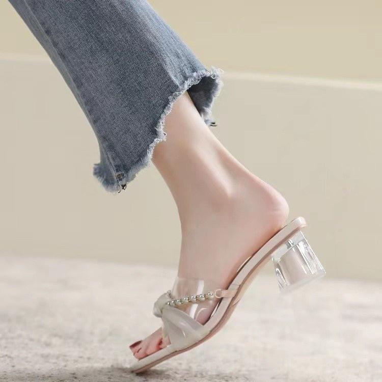Hochhackige Schuhe für Damen im Sommer 2025 neue Saison transparente Sandalen mit dicken Absätzen und quadratischer Zehenpartie mit Perlen