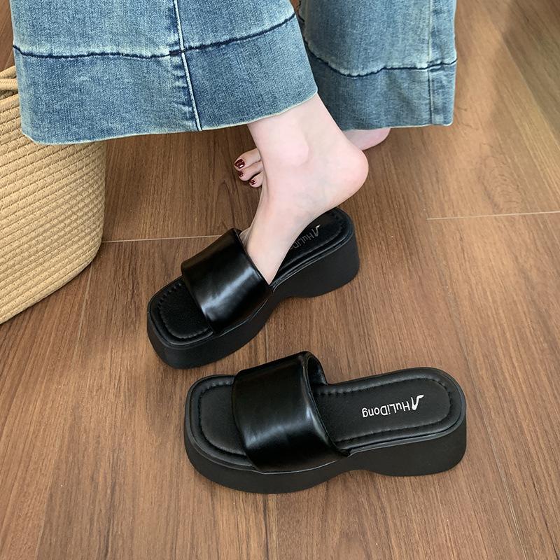 Muffin thick-soled small one-word slippers women's shoes wear 2025 new summer silver sandals