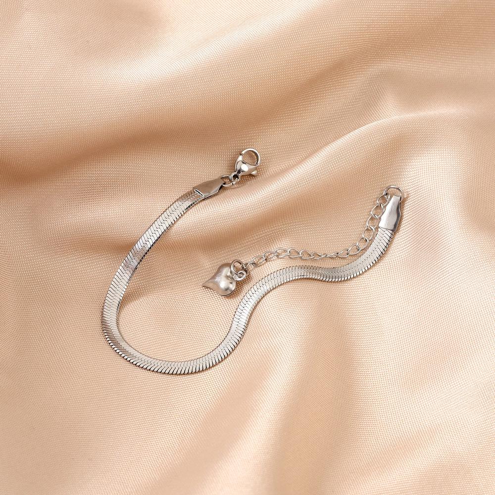 Women s Titanium Steel Personalized Clavicle Necklace, Luxury Niche Design, European & American Fashion Style