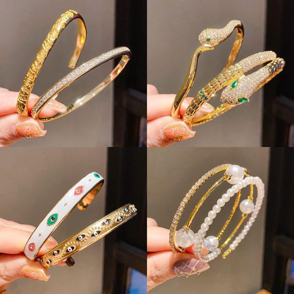 Dopamine Zirconia Heart Open Bangle: Luxurious Sweet Commuting Jewelry