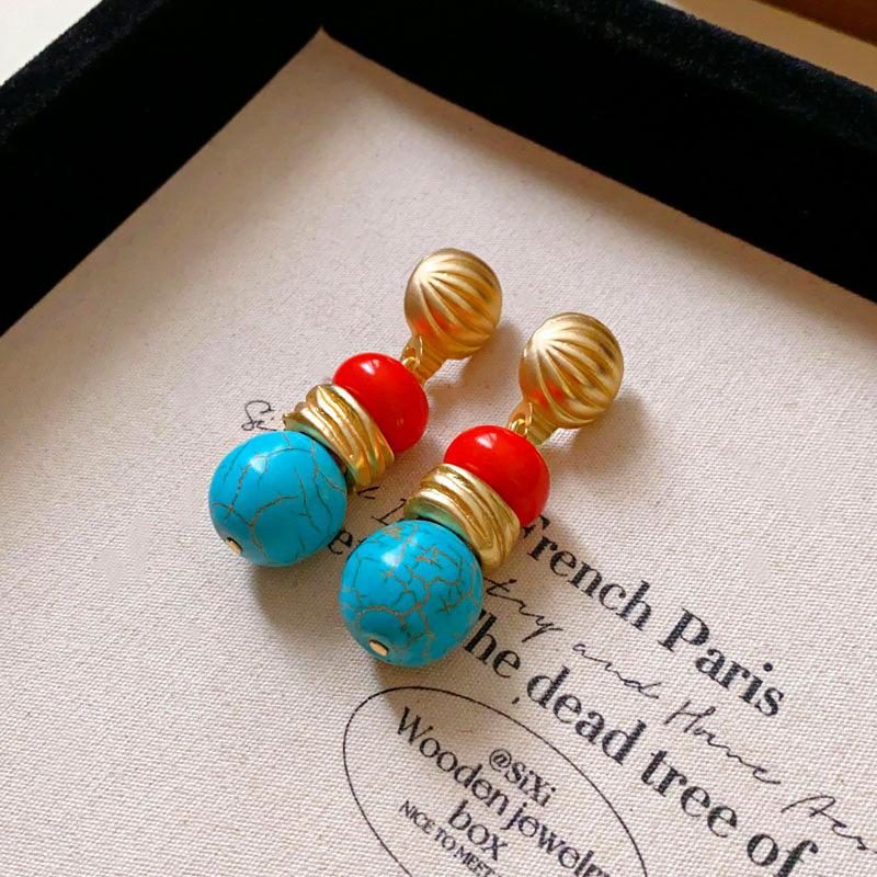 European and American color acrylic shell beaded necklace design sense collarbone chain exaggerated necklace women