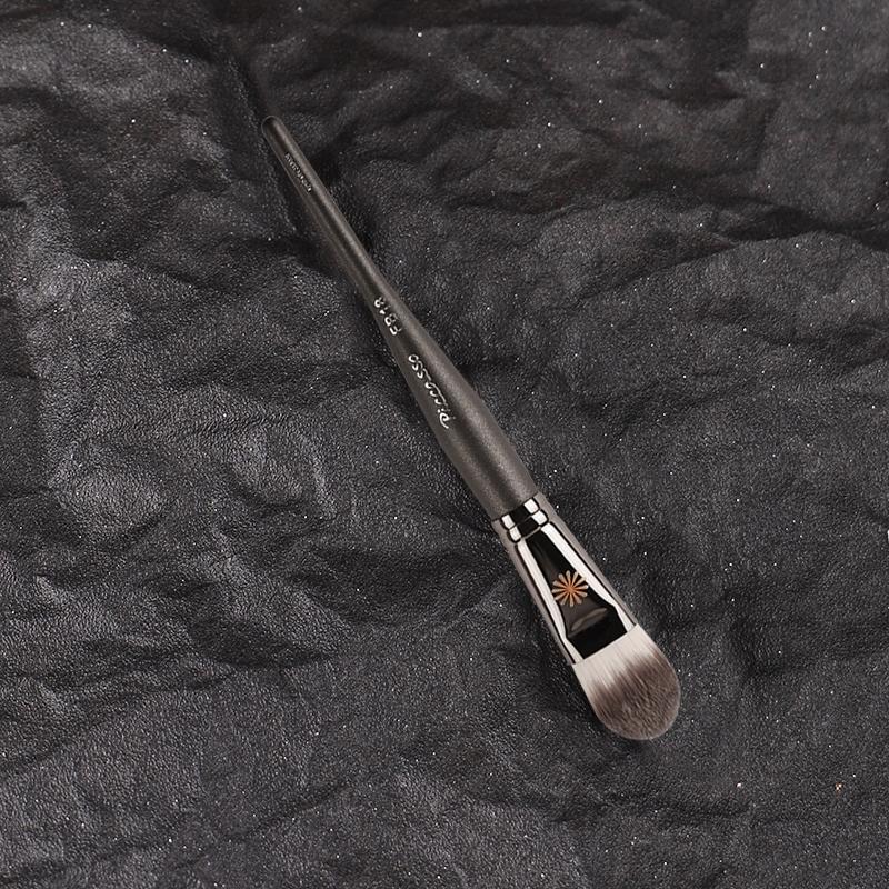 Piccasso Grey Makeup Brush FB18 Round Foundation Brush Soft Fiber Hair Solid Wood Professional Foundation Brush Grooming Brush