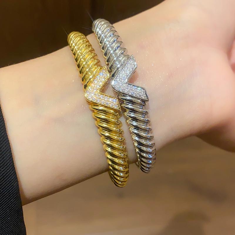 18K Gold Plated Zircon Flower Bangle - European & American Trend, Light Luxury Fashion Bracelet for Women