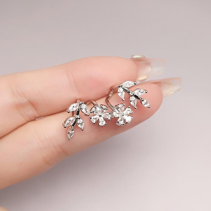 

Leaf Stud Earrings Female Design Temperament Zircon Simple Leaf Earclips Flower Earrings