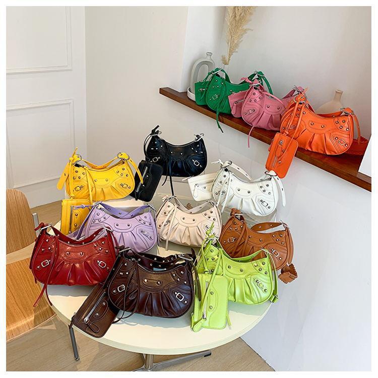 Shangxin Tang Yan same bag underarm pleated crescent bun mother shoulder bag retro rivet locomotive bag