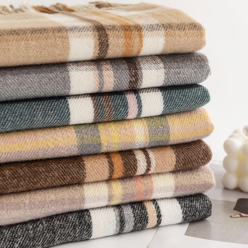 Street plaid imitation cashmere scarf Fashion commuter scarf Women's warm neck protection scarf Cold protection shawl