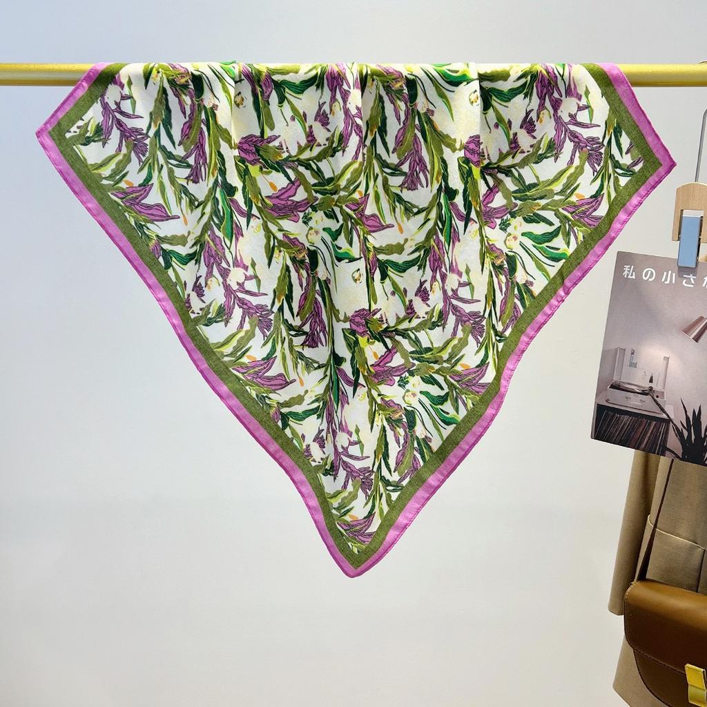 Retro light luxury high-end carriage cotton and linen scarf, spring and autumn new 71cm small square scarf, foreign-style decorative versatile scarf