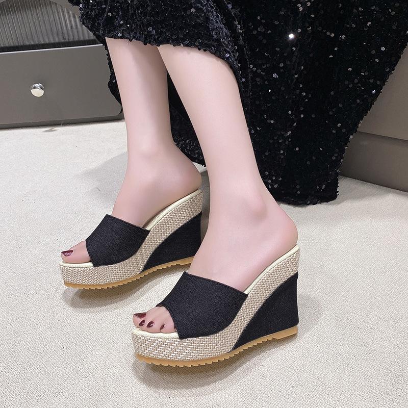 

2025 new fashion European and American wedge heel slippers muffin thick-bottomed high-heeled sandals one-character large-size open-toed women s slippe 42
