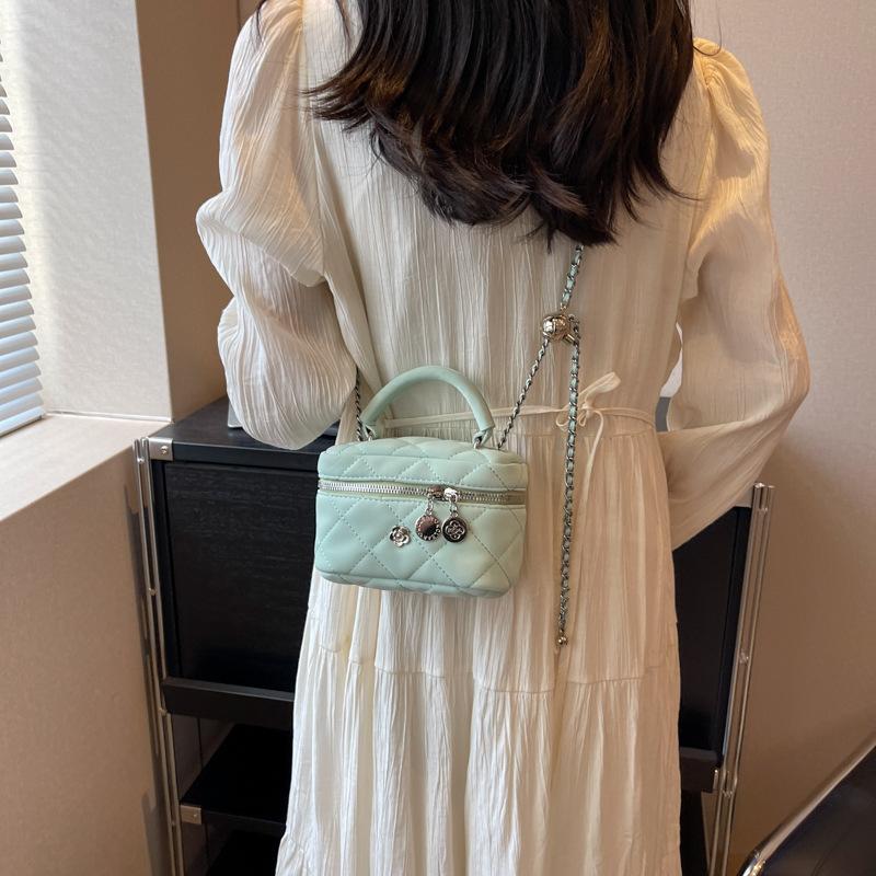 This Year, the Popular Small Bag Women's 2025 New Diamond Chain Temperament Mini Simple Small Fragrant Cross Shoulder Bag