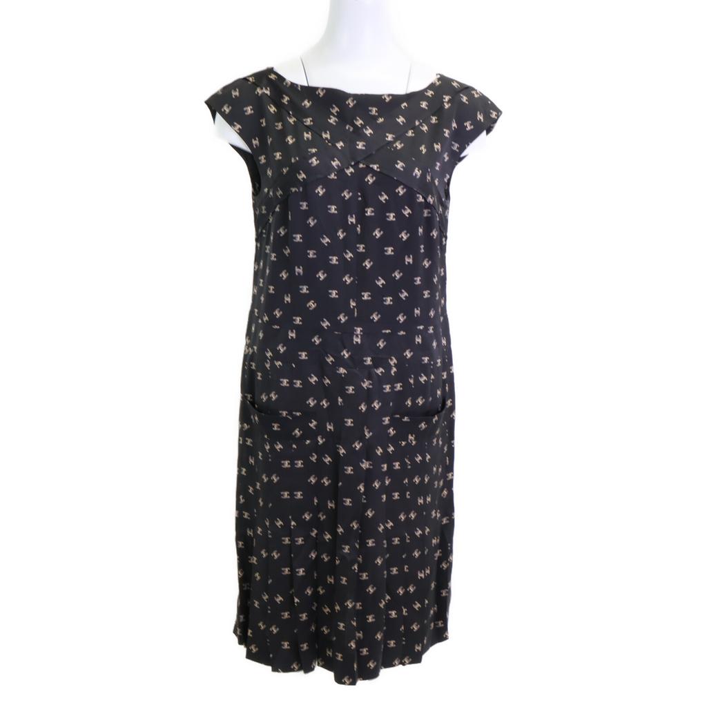 CHANEL [Excellent Condition] P44329V32715 CC Logos All-Over Print 100% Silk Sleeveless Top dress 38 blackUsed