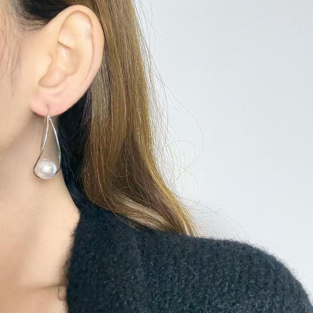 Elegant Vintage Pearl Earrings - Unique, Long, and Luxurious Design for Women