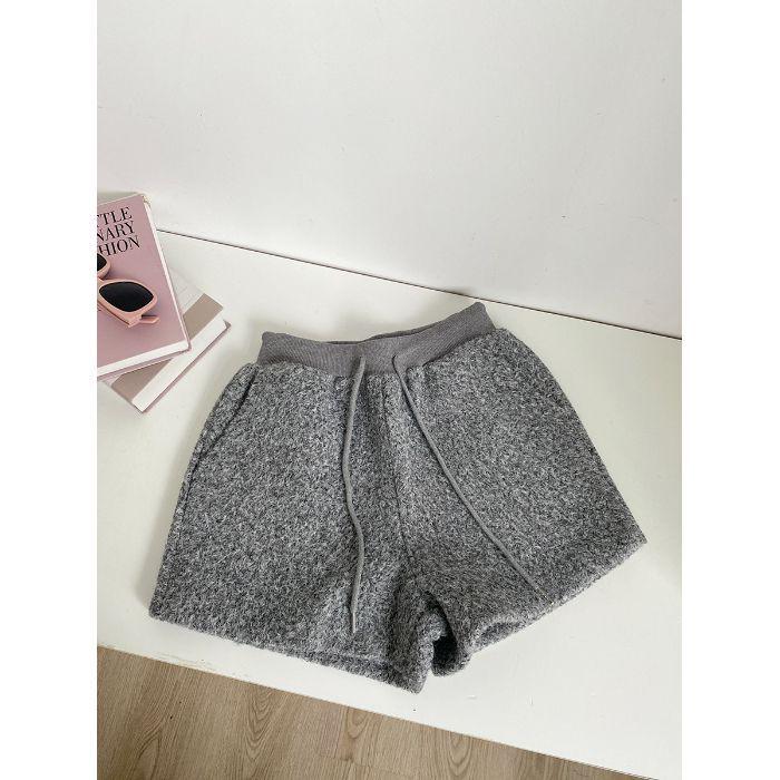 2025 Autumn/Winter Korean Style Women's Lambswool High-Waist Elastic Wide-Leg Slimming Shorts.