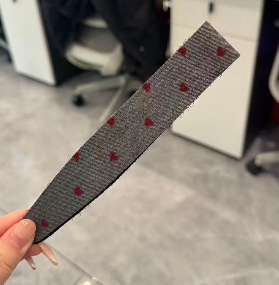 Floral Knit Choppy Bangs Sticker Headband for Women – Non-Slip Hair Magic for Washing Face.