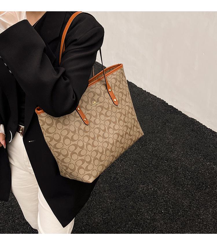 Women's Classic Floral Tote: Large Capacity, Fashionable Print, Versatile Shoulder or Underarm Bag