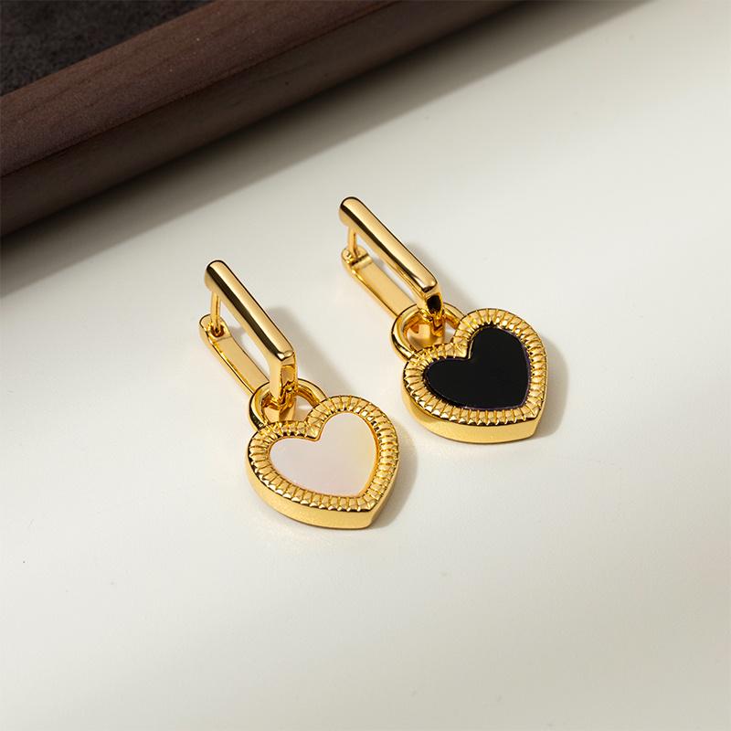 

Элегантное ожерелье из ракушек в форме сердца: Универсальный, Высококлассный, Минималистичный Дизайн для Женщин Necklace